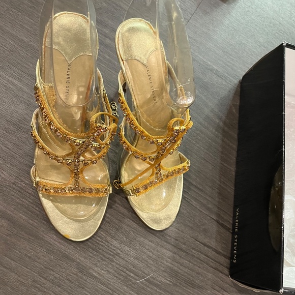 Valerie Stevens Gold Strappy Stilettos - Picture 3 of 5